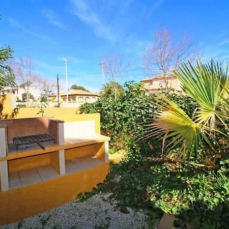 Villa Confortable At Only 100 Meter From The Beach, Supermarkets And The Restaurants *