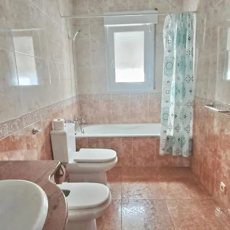 Villa Confortable At Only 100 Meter From The Beach, Supermarkets And The Restaurants *